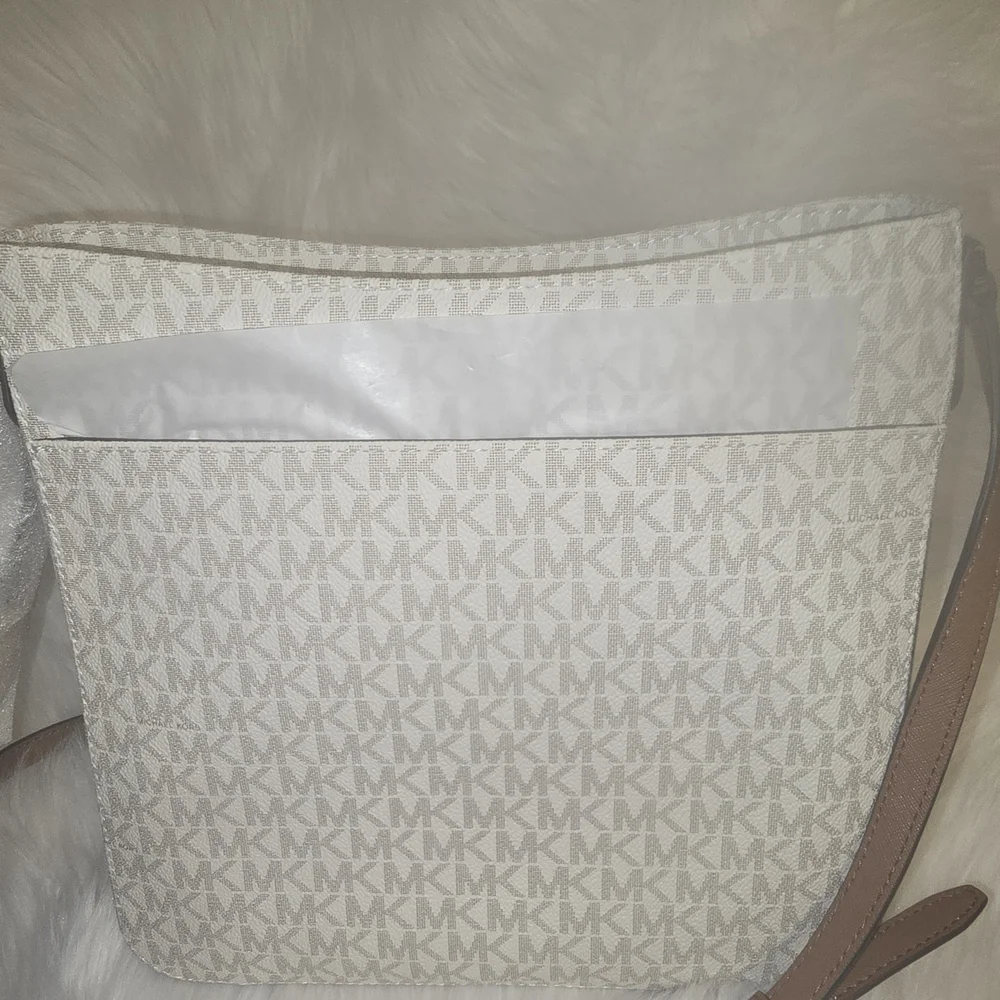 Michael Kors Cream Shoulder Bag - Picture 11 of 13